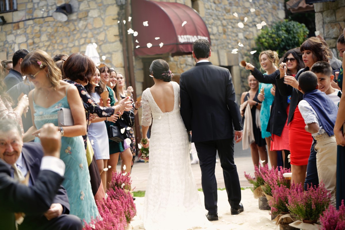 Organización de bodas en Bizkaia pareja novios ceremonia civil